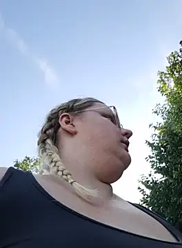 Snapshot of Fiona0705 chatting on September 20, 2025, 7:35 am Fiona0705 online show from September 20, 2025, 7:35 am