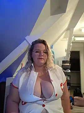 Snapshot of Fiona0705 chatting on September 21, 2025, 5:18 pm Fiona0705 online show from September 21, 2025, 5:18 pm