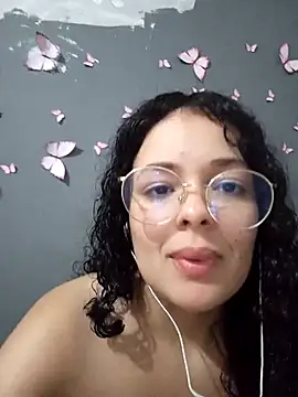 Snapshot of NinaSweet2 chatting on March 8, 2025, 4:01 am NinaSweet2 online show from March 8, 2025, 4:01 am