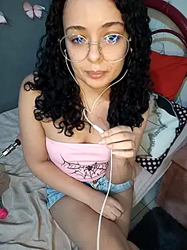 Snapshot of NinaSweet2 chatting on October 19, 2025, 4:04 am NinaSweet2 online show from October 19, 2025, 4:04 am