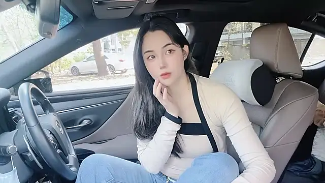 orla2021 online show from March 19, 2025, 1:43 am