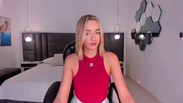 Snapshot of MelissaMoore_ chatting on May 28, 2026, 10:11 am MelissaMoore online show from May 28, 2026, 10:11 am