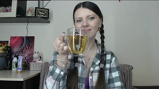 Snapshot of SugarTati chatting on March 1, 2025, 8:21 pm SugarTati online show from March 1, 2025, 8:21 pm