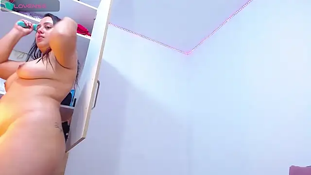 Snapshot of Luciana0226 chatting on March 18, 2025, 9:53 pm Luciana0226 online show from March 18, 2025, 9:53 pm