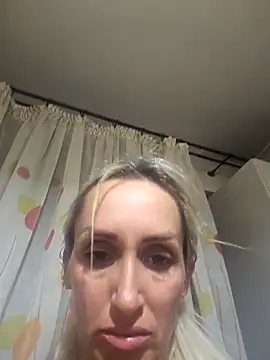 Snapshot of IsabelleEthan chatting on November 18, 2025, 5:16 pm IsabelleEthan online show from November 18, 2025, 5:16 pm