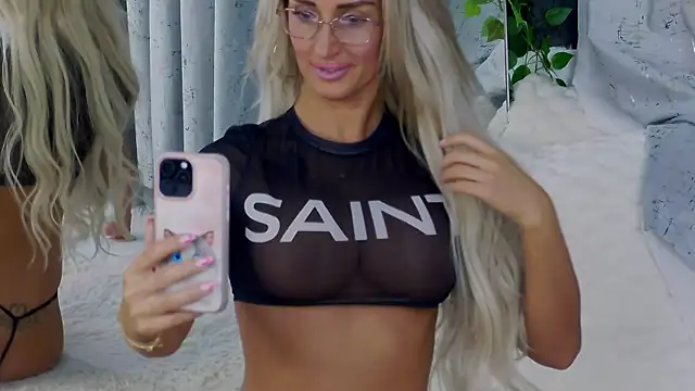 Snapshot of IsabelleEthan chatting on November 17, 2025, 2:15 am IsabelleEthan online show from November 17, 2025, 2:15 am