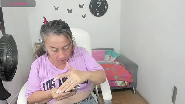 Snapshot of stepmother_105 chatting on May 25, 2026, 4:38 pm stepmother 105 online show from May 25, 2026, 4:38 pm