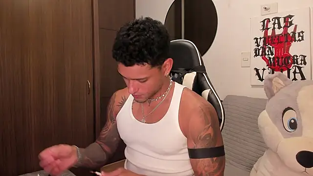 Snapshot of Alessandro_Vanni chatting on July 3, 2026, 2:40 am Alessandro Vanni online show from July 3, 2026, 2:40 am