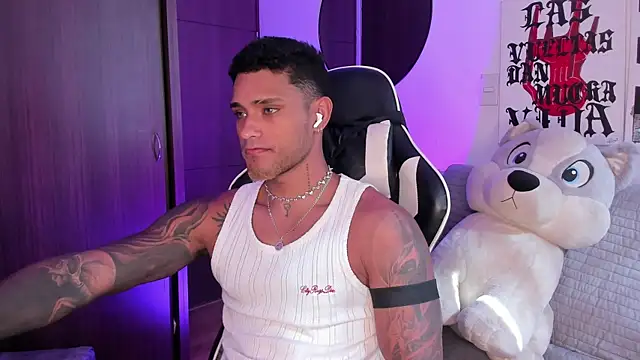 Snapshot of Alessandro_Vanni chatting on June 20, 2026, 1:38 pm Alessandro Vanni online show from June 20, 2026, 1:38 pm