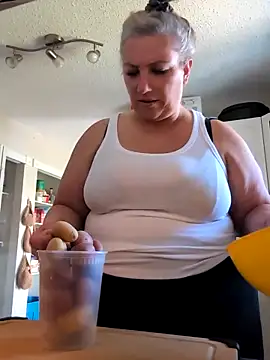 Canadian BBW online show from April 16, 2026, 7:47 pm