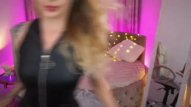 GraceCandy online show from May 11, 2026, 4:04 pm