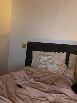 joanaelaa online show from March 8, 2026, 12:49 am