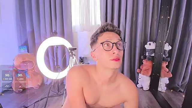 Snapshot of Thiago_jones chatting on September 29, 2025, 8:58 pm Thiago jones online show from September 29, 2025, 8:58 pm