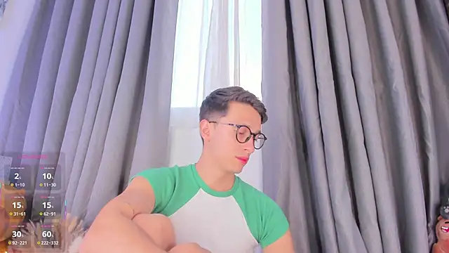 Snapshot of Thiago_jones chatting on September 20, 2025, 9:42 pm Thiago jones online show from September 20, 2025, 9:42 pm