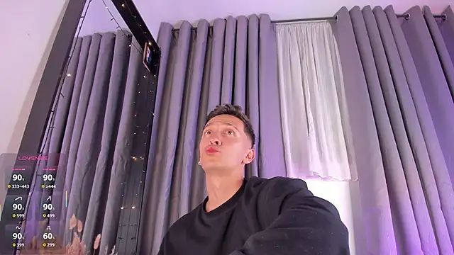 Snapshot of Thiago_jones chatting on October 24, 2025, 11:37 pm Thiago jones online show from October 24, 2025, 11:37 pm