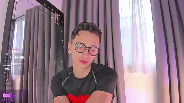 Snapshot of Thiago_jones chatting on November 4, 2025, 9:51 pm Thiago jones online show from November 4, 2025, 9:51 pm