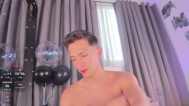 Snapshot of Thiago_jones chatting on November 24, 2025, 9:37 pm Thiago jones online show from November 24, 2025, 9:37 pm