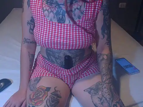 Snapshot of Tattoodreams_lucy chatting on August 4, 2026, 10:03 pm Tattoodreams lucy online show from August 4, 2026, 10:03 pm