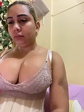 Snapshot of maymercy chatting on February 4, 2026, 1:39 pm maymercy online show from February 4, 2026, 1:39 pm