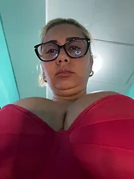 Snapshot of maymercy chatting on January 13, 2026, 5:39 pm maymercy online show from January 13, 2026, 5:39 pm