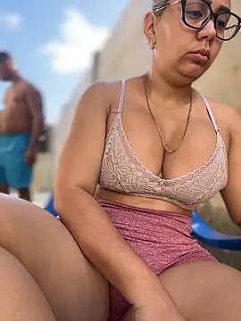 Snapshot of maymercy chatting on March 15, 2026, 2:02 pm maymercy online show from March 15, 2026, 2:02 pm