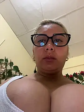 Snapshot of maymercy chatting on January 12, 2026, 1:07 pm maymercy online show from January 12, 2026, 1:07 pm