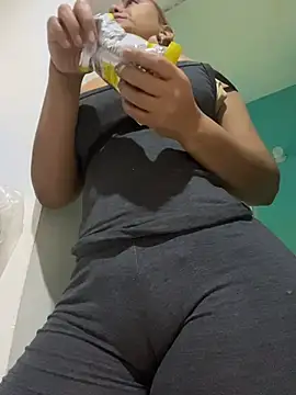 Snapshot of maymercy chatting on February 25, 2026, 4:07 pm maymercy online show from February 25, 2026, 4:07 pm