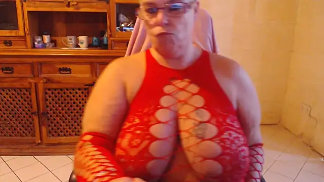 MISS LINDAH online show from October 7, 2025, 5:19 am