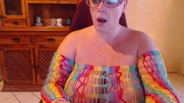 Snapshot of MISS_LINDAH chatting on April 10, 2026, 5:14 am MISS LINDAH online show from April 10, 2026, 5:14 am