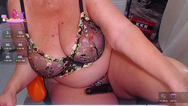 Snapshot of BigBoGcup chatting on November 9, 2025, 1:15 pm BigBoGcup online show from November 9, 2025, 1:15 pm