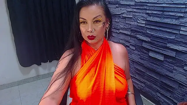 Snapshot of Cruela_deviil chatting on November 22, 2025, 6:40 pm Cruela deviil online show from November 22, 2025, 6:40 pm