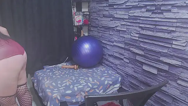 Snapshot of Cruela_deviil chatting on October 12, 2025, 6:31 pm Cruela deviil online show from October 12, 2025, 6:31 pm