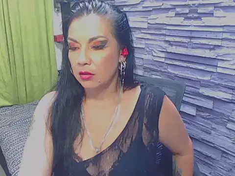 Snapshot of Cruela_deviil chatting on February 27, 2025, 7:51 am Cruela deviil online show from February 27, 2025, 7:51 am