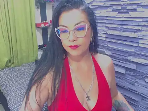 Snapshot of Cruela_deviil chatting on March 5, 2025, 4:56 am Cruela deviil online show from March 5, 2025, 4:56 am