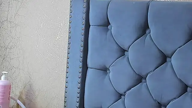 Imannejulienne online show from March 8, 2026, 11:08 pm