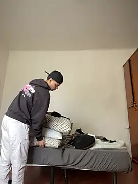 dylancrugerx online show from April 10, 2026, 9:16 am