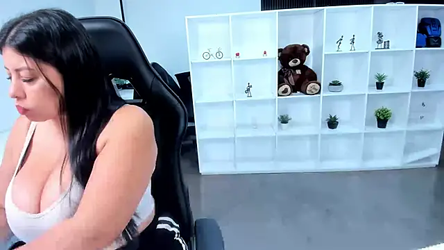 Snapshot of natural_bigboobs chatting on December 2, 2025, 8:54 pm natural bigboobs online show from December 2, 2025, 8:54 pm