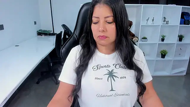 Snapshot of natural_bigboobs chatting on November 29, 2025, 7:36 pm natural bigboobs online show from November 29, 2025, 7:36 pm