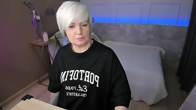 Snapshot of CarmenSoft chatting on May 1, 2026, 8:47 pm CarmenSoft online show from May 1, 2026, 8:47 pm