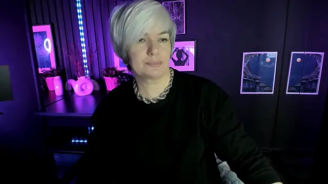 Snapshot of CarmenSoft chatting on November 18, 2025, 8:34 pm CarmenSoft online show from November 18, 2025, 8:34 pm