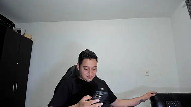 Snapshot of ares_sexxx chatting on April 19, 2026, 4:52 pm ares sexxx online show from April 19, 2026, 4:52 pm