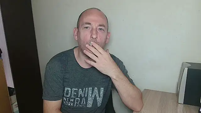 Snapshot of Johan___Barker chatting on December 22, 2025, 10:26 am Johan Barker online show from December 22, 2025, 10:26 am