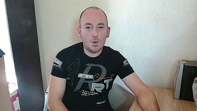 Snapshot of Johan___Barker chatting on January 12, 2026, 12:01 pm Johan Barker online show from January 12, 2026, 12:01 pm