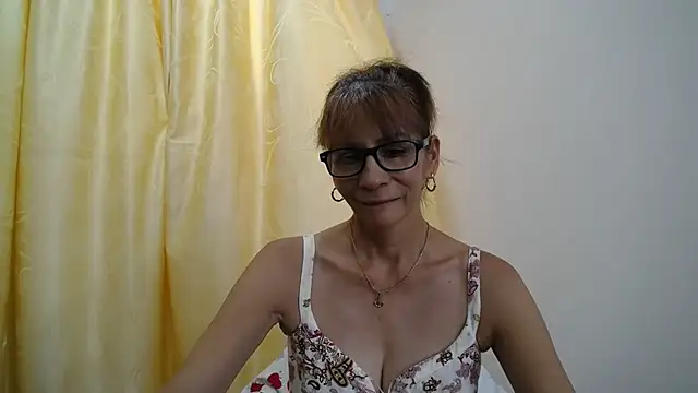 Snapshot of mommysexy16 chatting on September 14, 2025, 4:07 pm mommysexy16 online show from September 14, 2025, 4:07 pm
