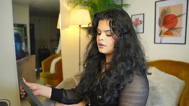 Snapshot of artechloe chatting on February 19, 2025, 9:14 pm artechloe online show from February 19, 2025, 9:14 pm