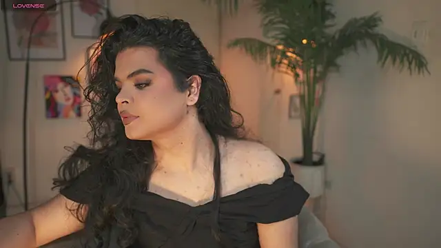 Snapshot of artechloe chatting on December 18, 2025, 12:05 am artechloe online show from December 18, 2025, 12:05 am