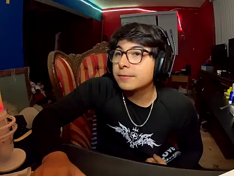 Nathanroberts111 online show from November 11, 2025, 4:29 am