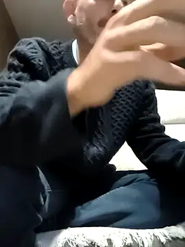 207RCCam online show from October 22, 2025, 9:35 pm