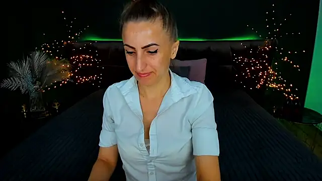 Rebecca Diamond online show from September 24, 2025, 5:47 am