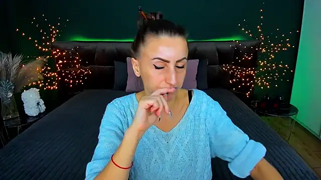 Rebecca Diamond online show from November 17, 2025, 6:39 am